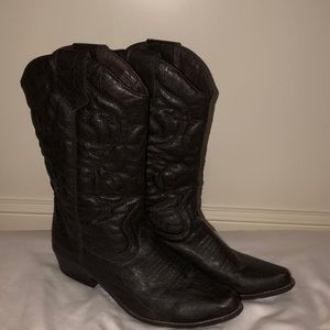 Brown cowgirl boots